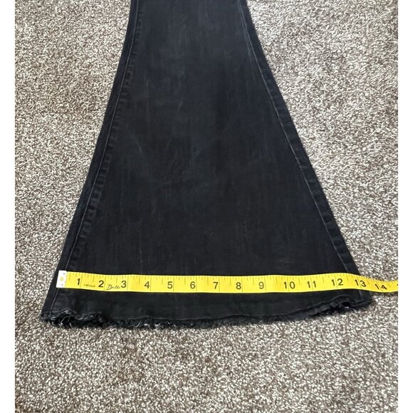 Free People Mid Rise Black Flare Jeans Size 27  Raw Hem Stretch Denim Zipper - Picture 8 of 10